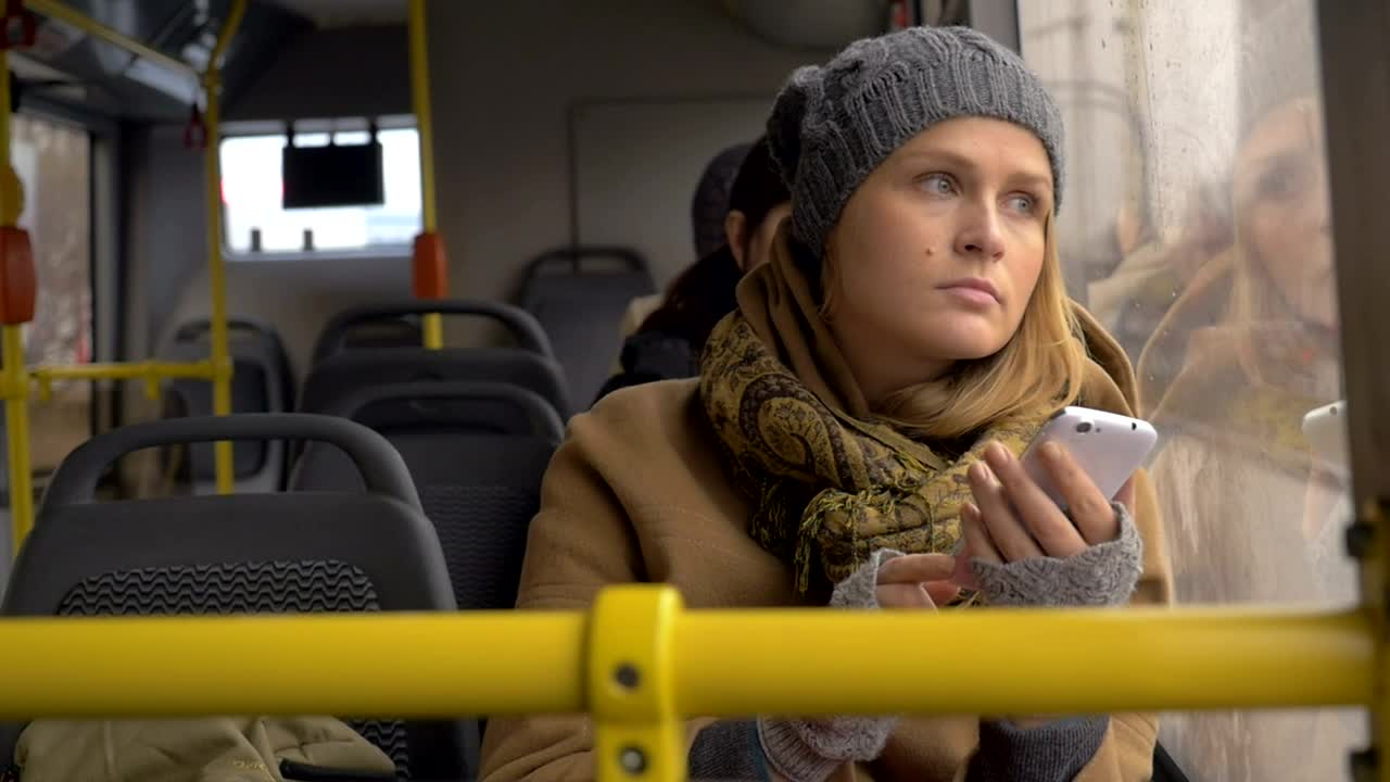 Free Stock Video Riding A Bus And Texting Live Wallpaper - Free Download