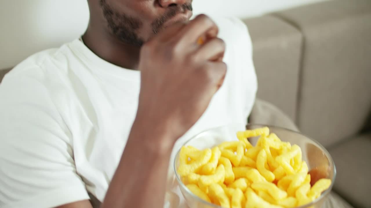 Free Video Stock Smiling Man Watches Movie And Eats Snacks Live Wallpaper - Free Download