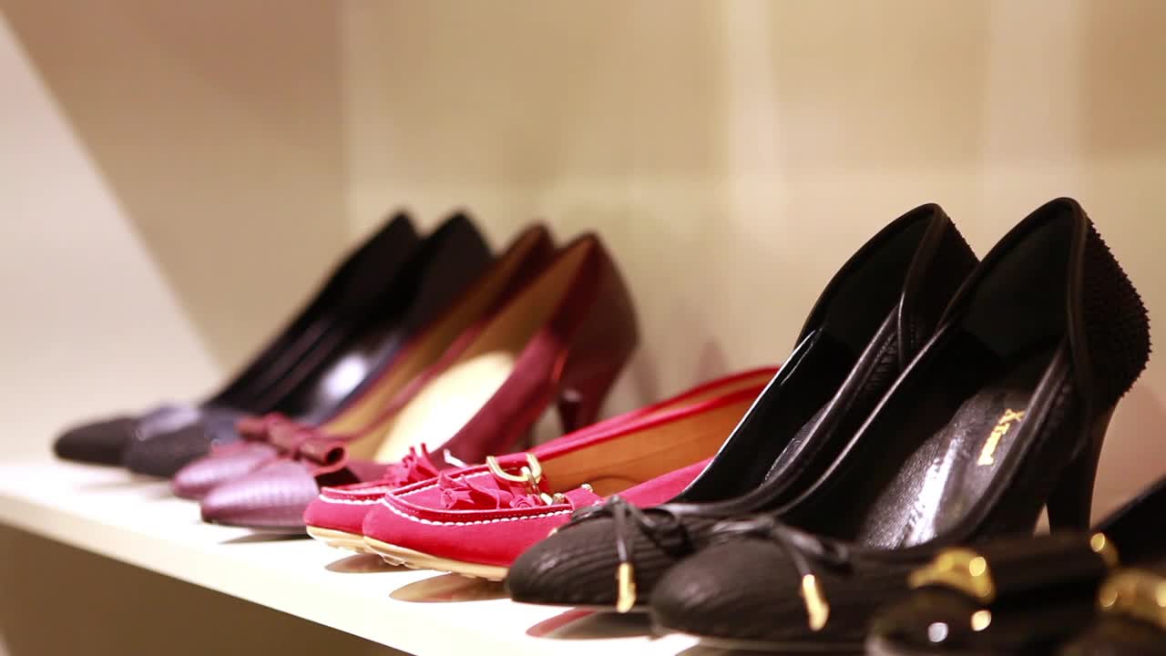 Video Stock Person Reviewing Stand Shoes In A Store Live Wallpaper Free - Free Download