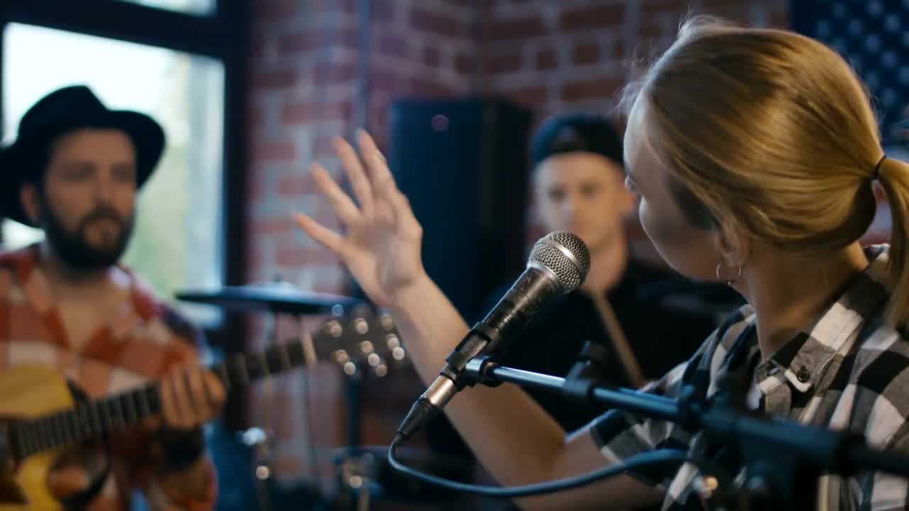 Free Stock Video Singer And Band Rehearsing Songs Live Wallpaper - Free Download