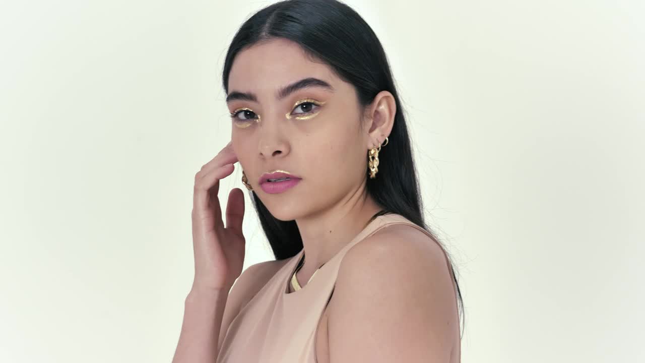 Stock Video Girl From The Front Modeling On A White Background Live Wallpaper For PC - Free Download