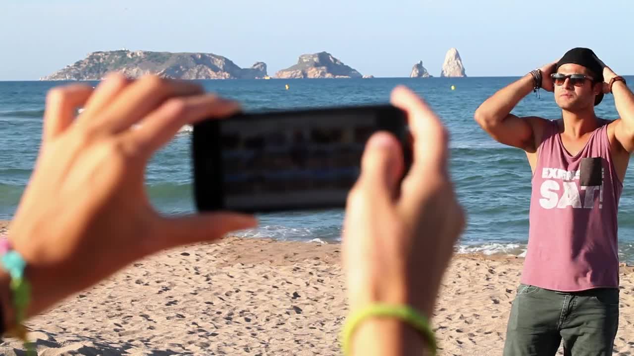 Free Stock Video Woman Taking Photos Of Her Boyfriend On The Beach Live Wallpaper - Free Download