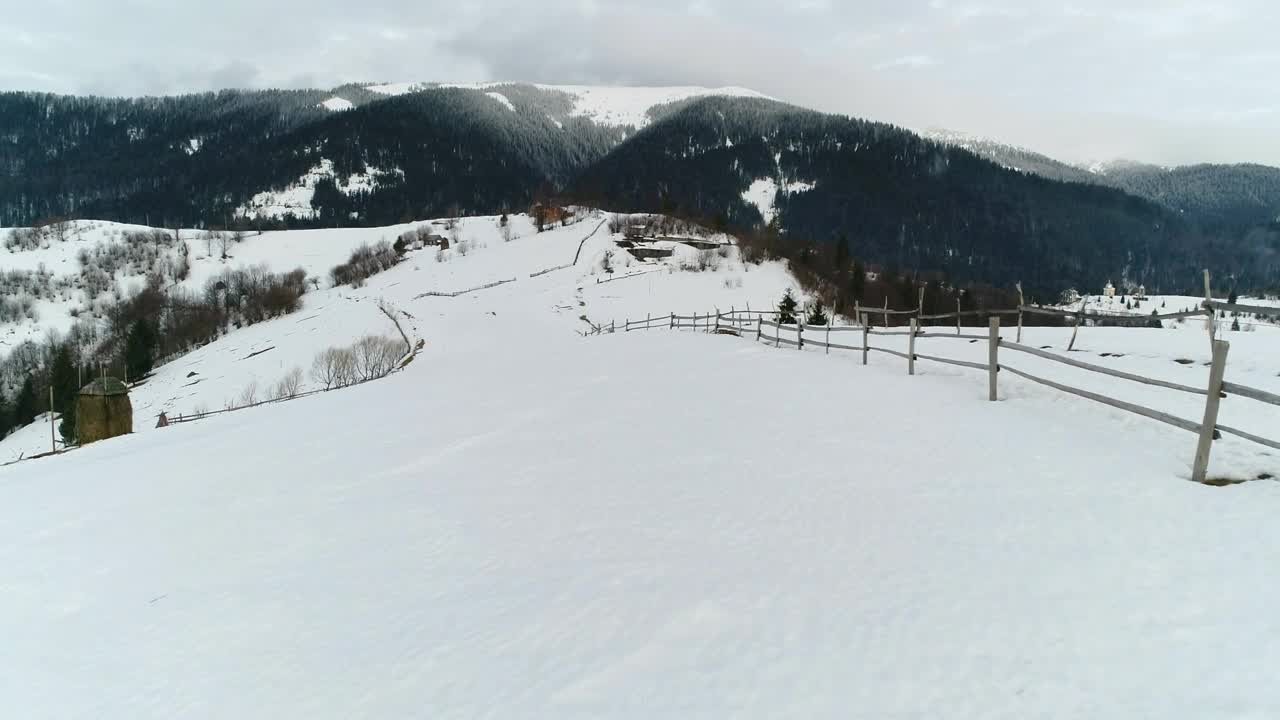 Free Video Stock Slowly Going Down A Snowy Slope On A Mountain Live Wallpaper - Free Download