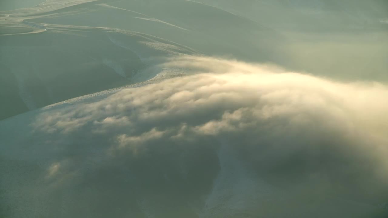 Stock Video Morning Fog In The Mountain Animated Wallpaper - Free Download