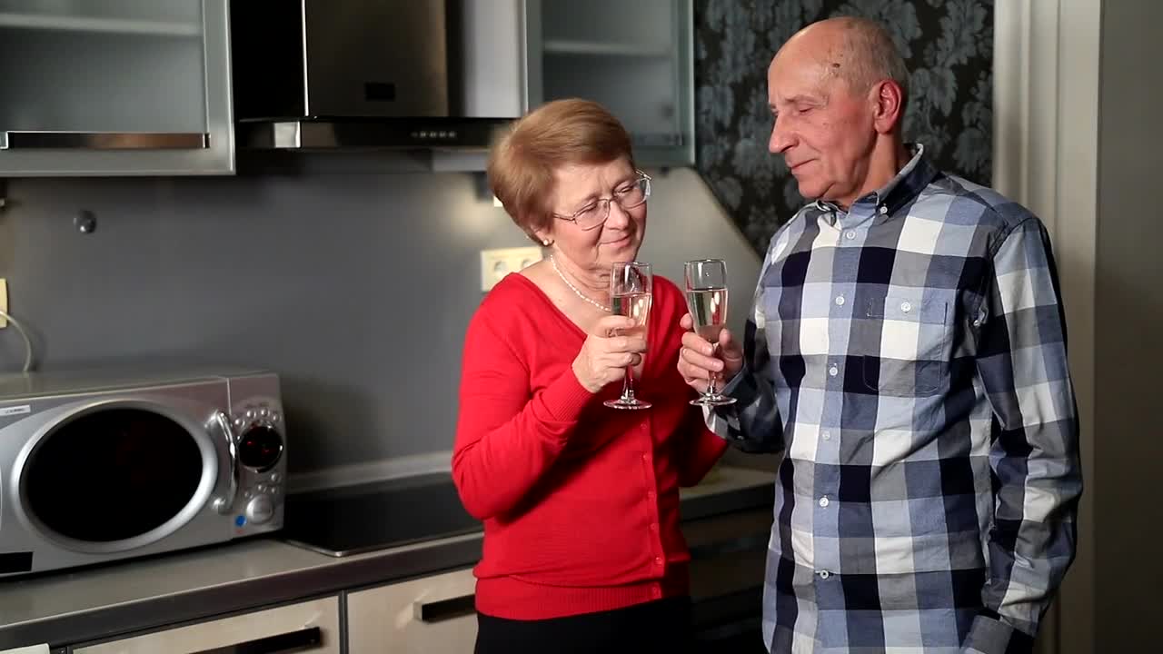 Stock Video Older Couple Enjoying A Drink Live Wallpaper - Free Download
