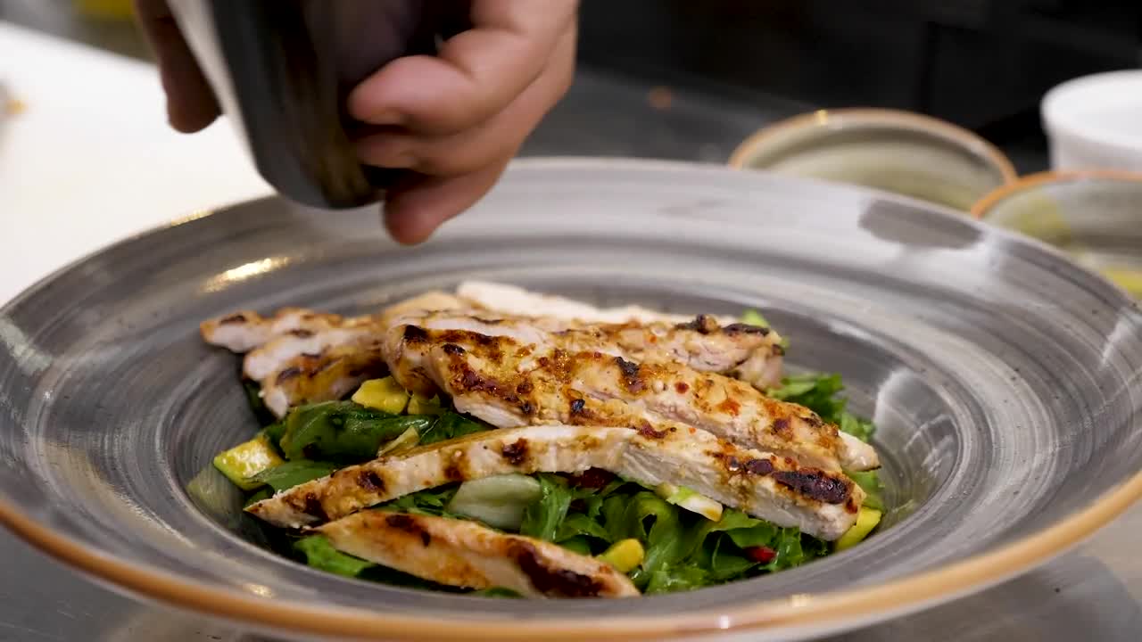 Video Stock Pouring Sauce Over A Chicken Dish Live Wallpaper Free - Free Download