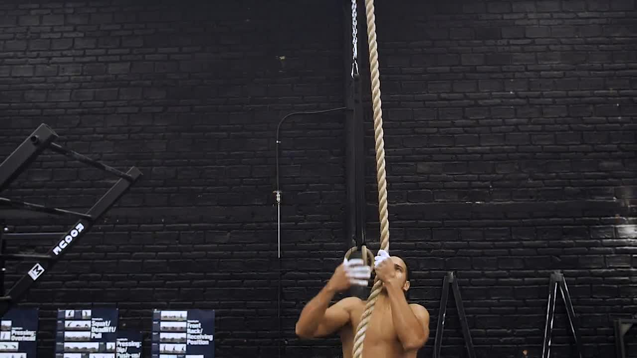 Free Stock Video Shirtless Man Rope Climbing At The Gym Live Wallpaper - Free Download