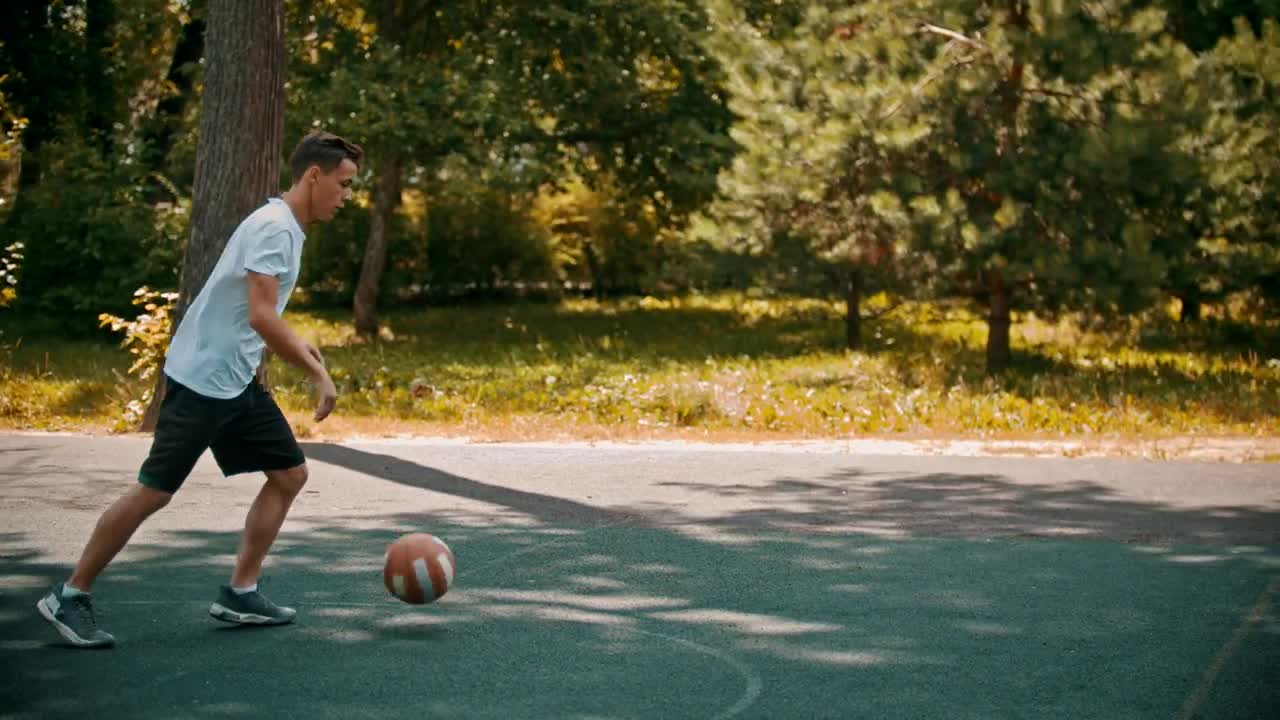 Stock Video Man In A Basketball Game With A Couple Of Friends Animated Wallpaper - Free Download