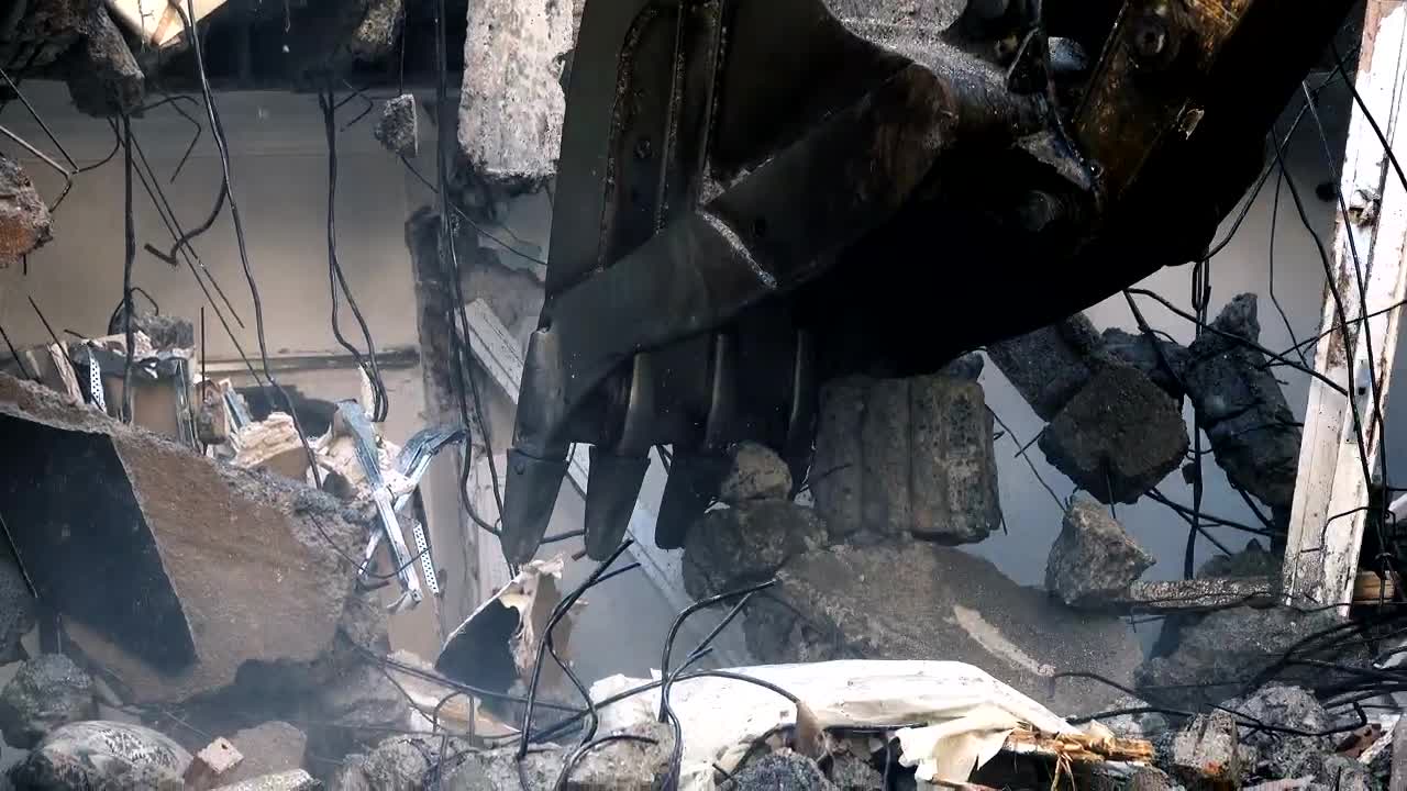 Stock Video Excavator Removing Debris Close Up Live Wallpaper For PC - Free Download