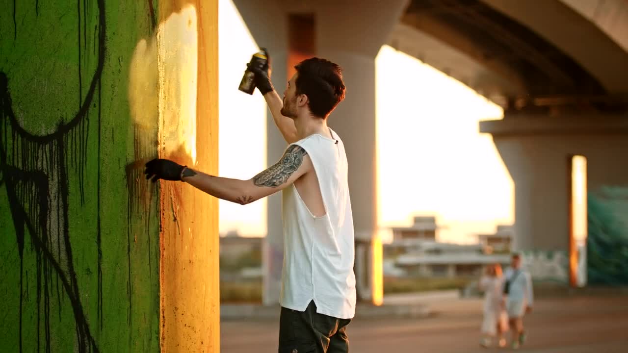 Free Stock Video Young Man Painting A Graffiti With A Spray Live Wallpaper - Free Download