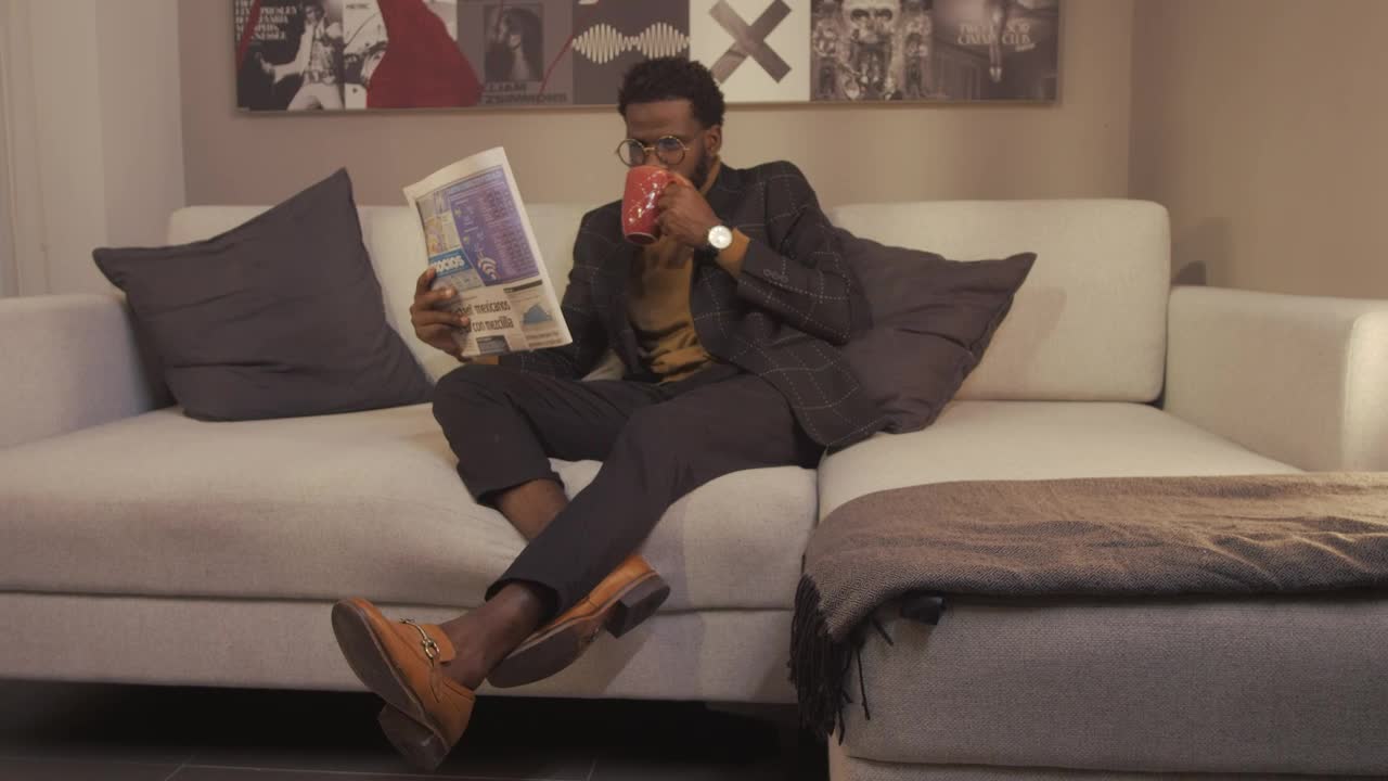 Free Stock Video Relaxed Guy Drinking Coffee While He Reads The News Live Wallpaper - Free Download