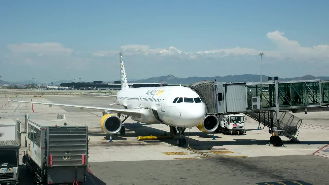 Stock Video Flight Getting Ready For Departure Live Wallpaper For PC - Free Download