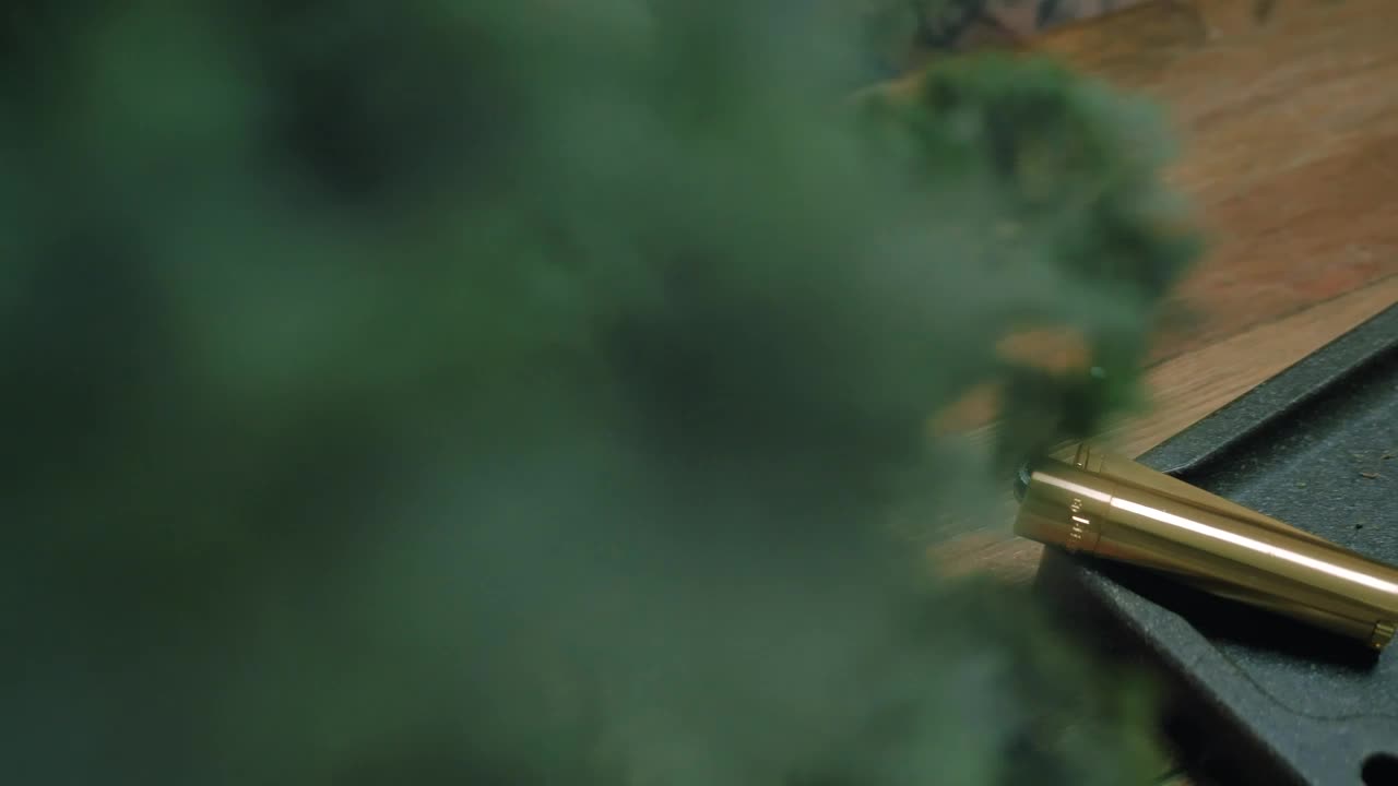 Stock Video Man Making A Cigar Out Of Wee Animated Wallpaper - Free Download