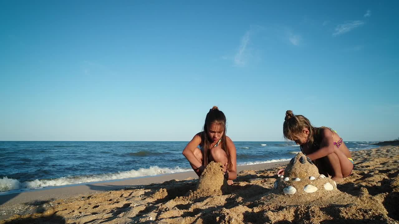 Video Stock Children Forming Sand Pyramids On The Beach Live Wallpaper For PC - Free Download