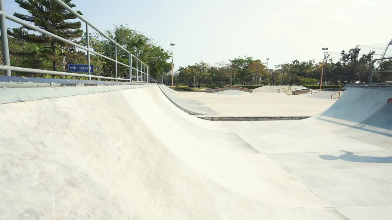 Free Stock Video Young Skateboarder Practicing On The Ramp Live Wallpaper - Free Download