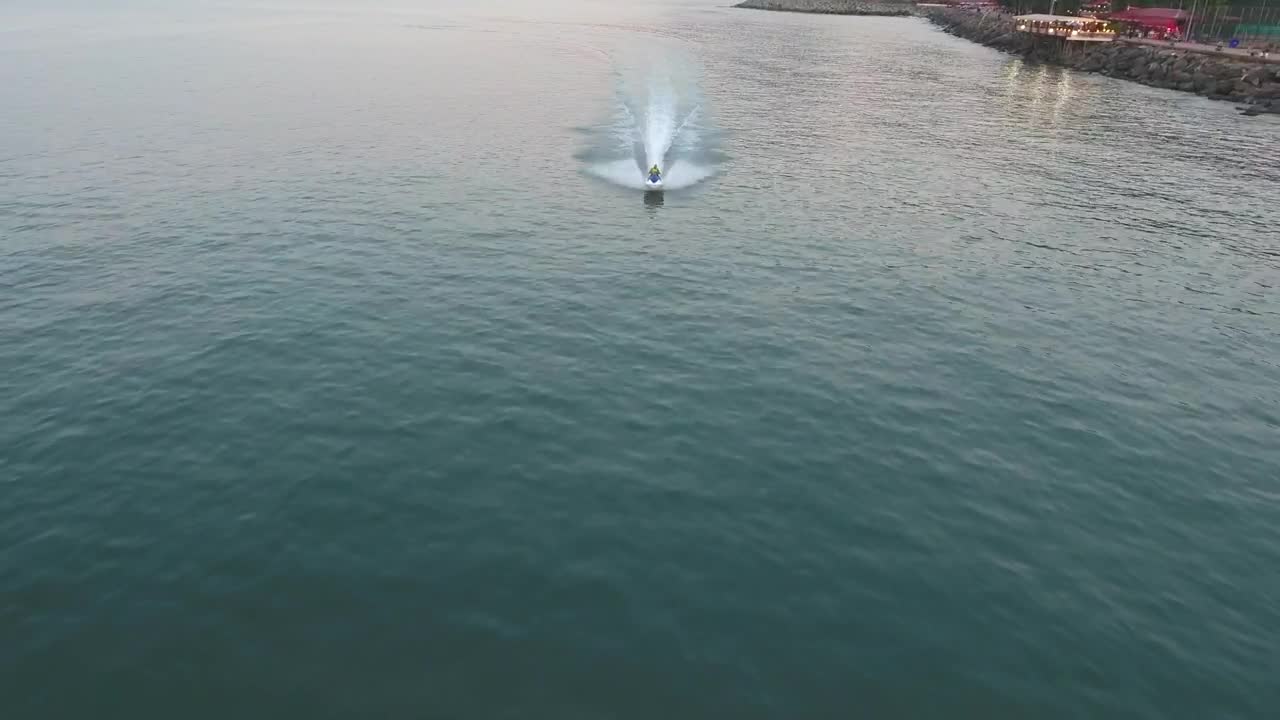 Stock Video Jet Ski Crossing The Lake At High Speed Animated Wallpaper - Free Download