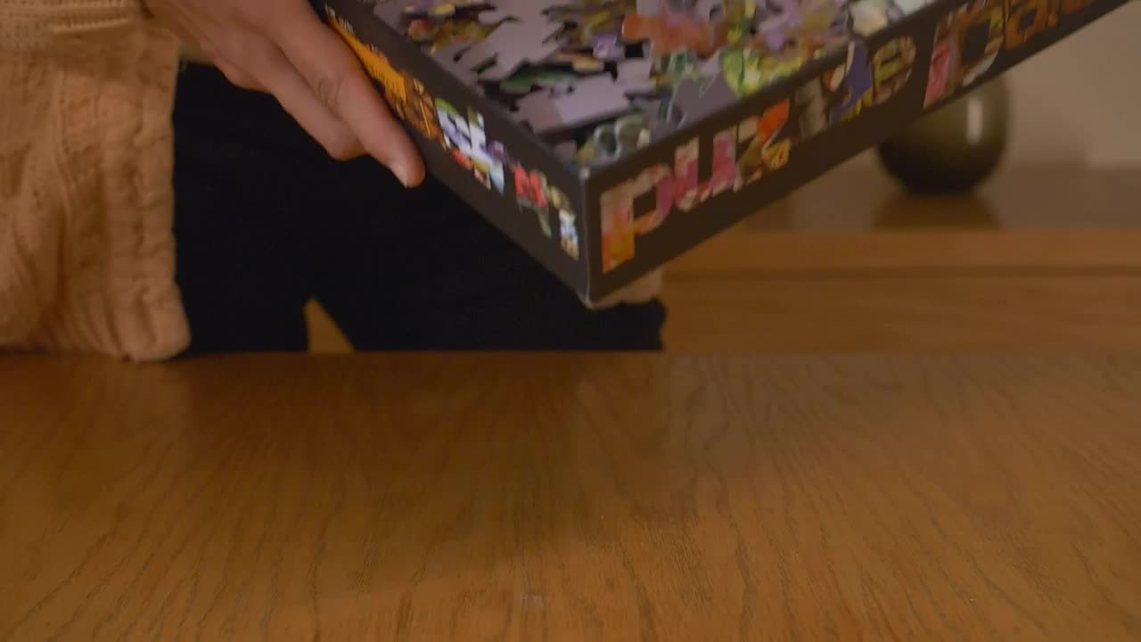 Free Video Stock throwing puzzle pieces out of a box Live Wallpaper - Free Download