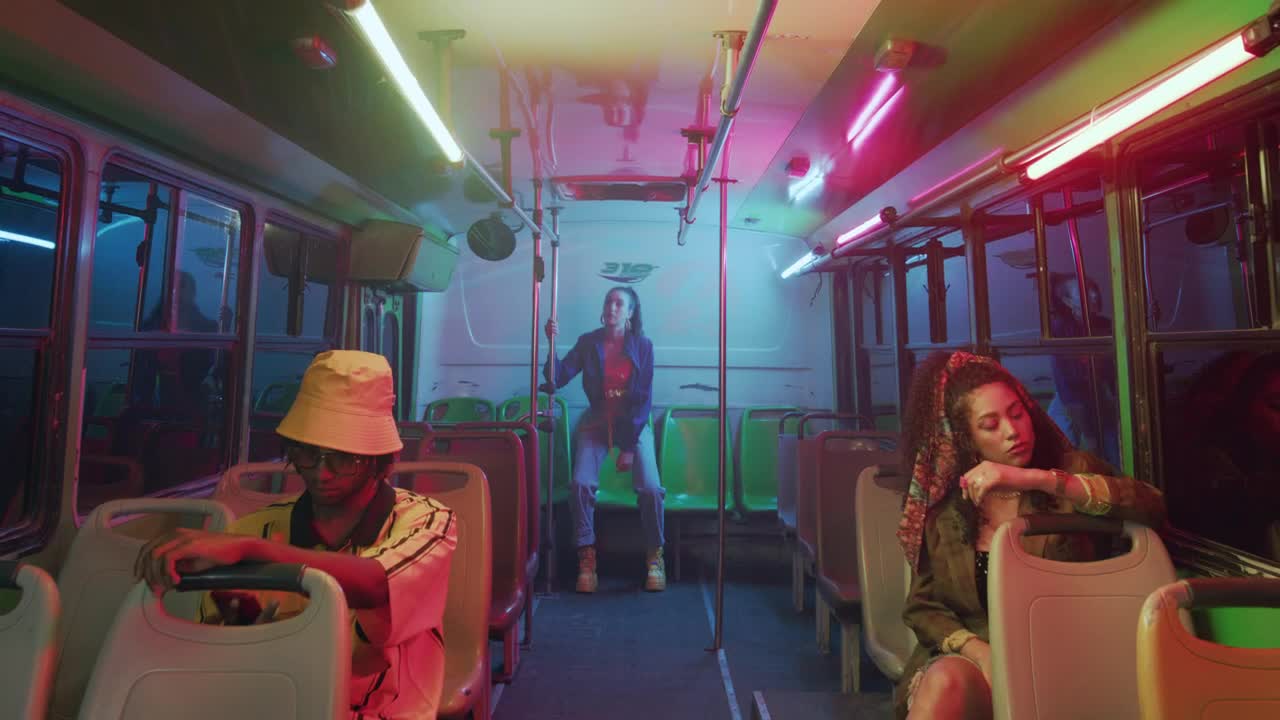 Free Stock Video Urban Trendy Models On A Bus Live Wallpaper - Free Download
