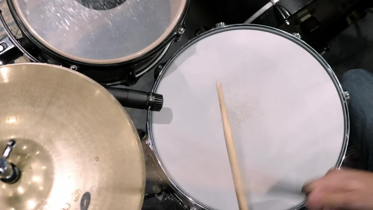 Stock Video Drummer Using Drumsticks Live Wallpaper For PC - Free Download