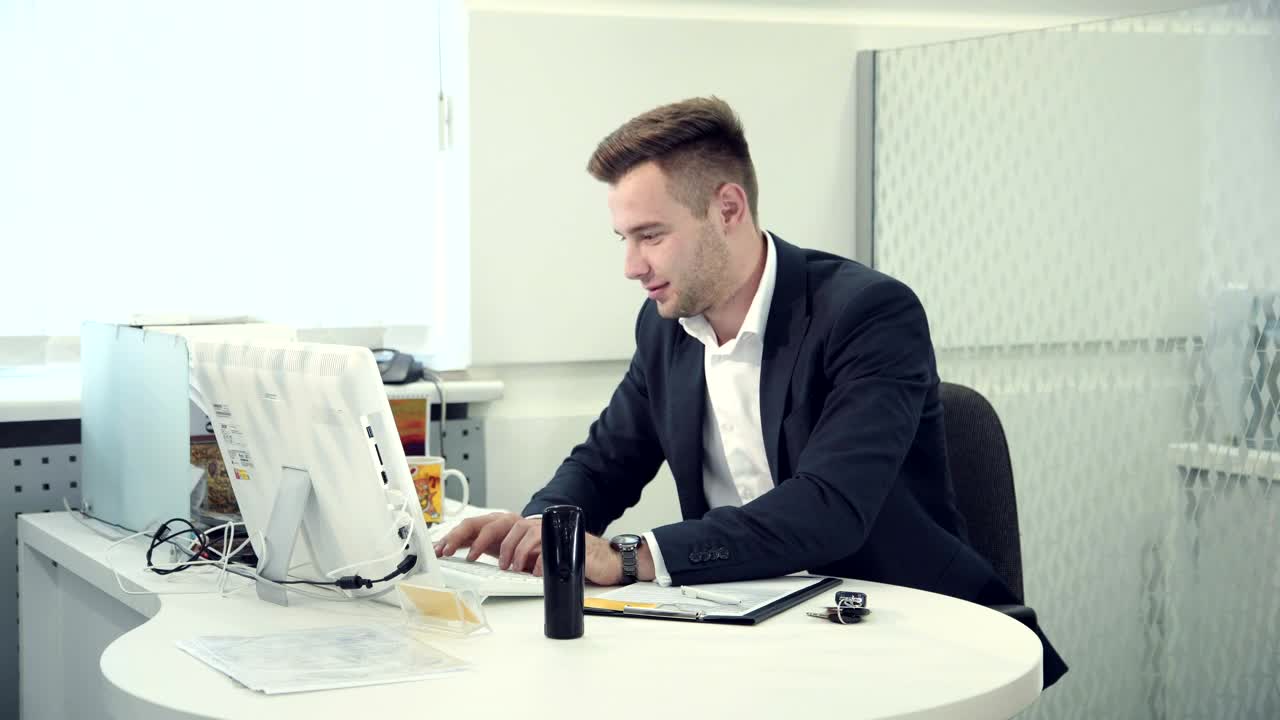Video Stock Businessman Having A Good News By The Phone Live Wallpaper For PC - Free Download