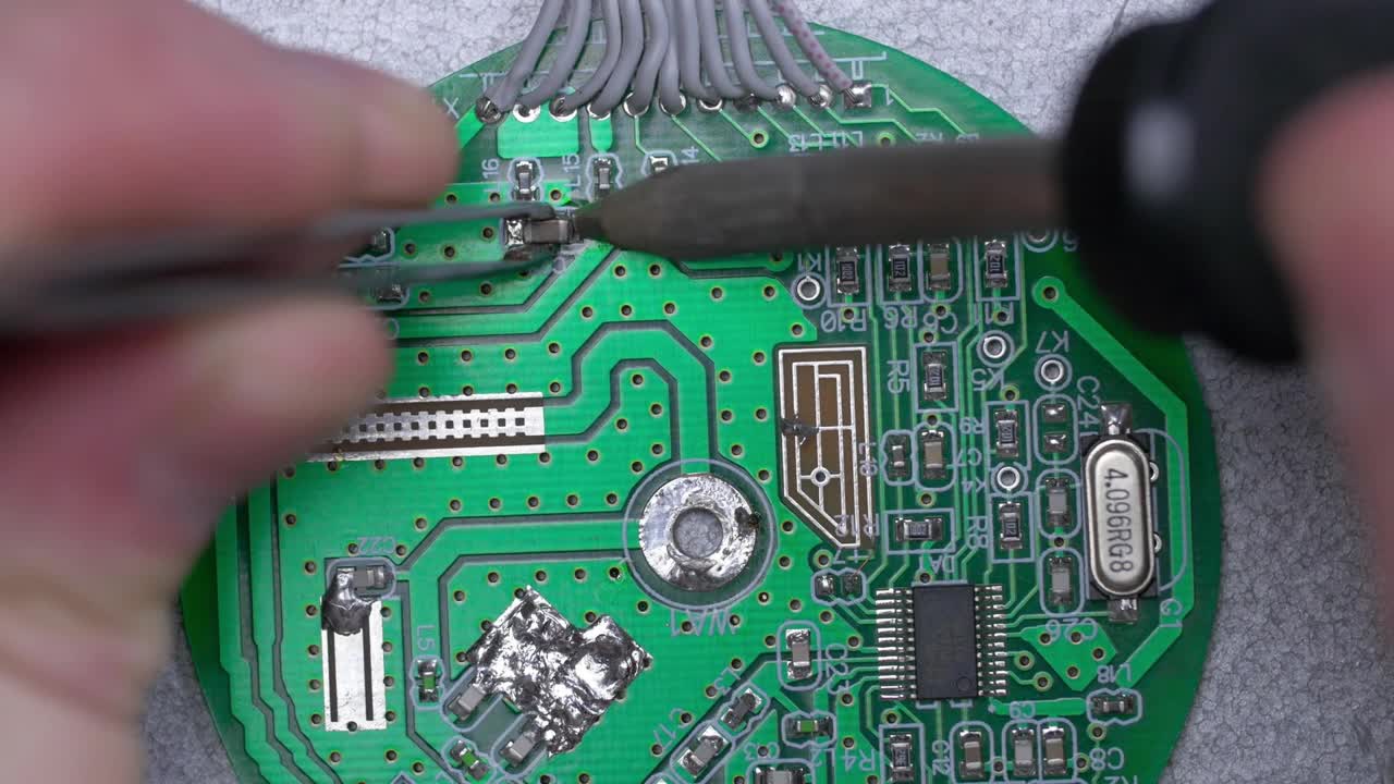 Stock Footage Using A Soldering Iron Live Wallpaper - Free Download