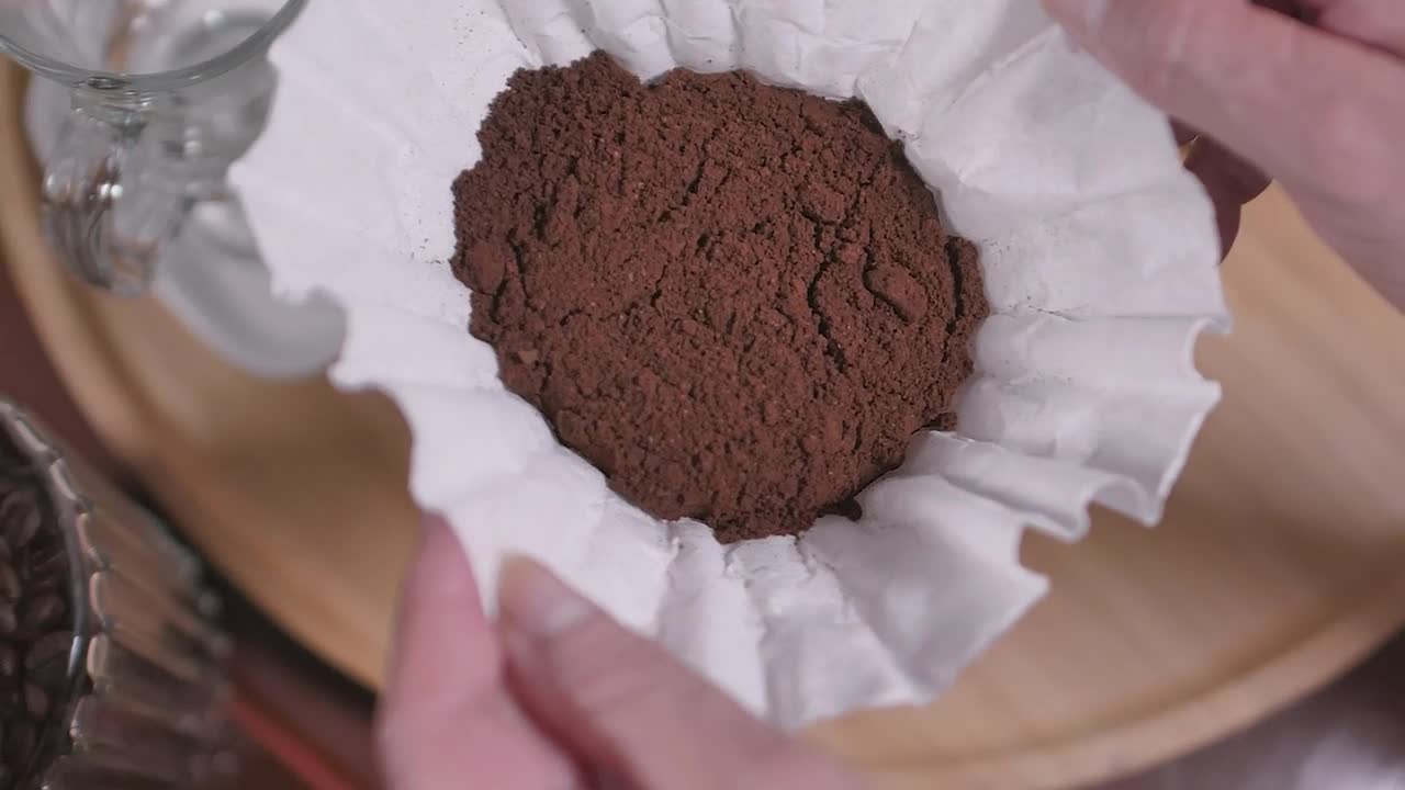 Video Stock Placing The Ground Coffee In A Coffee Maker Live Wallpaper Free - Free Download