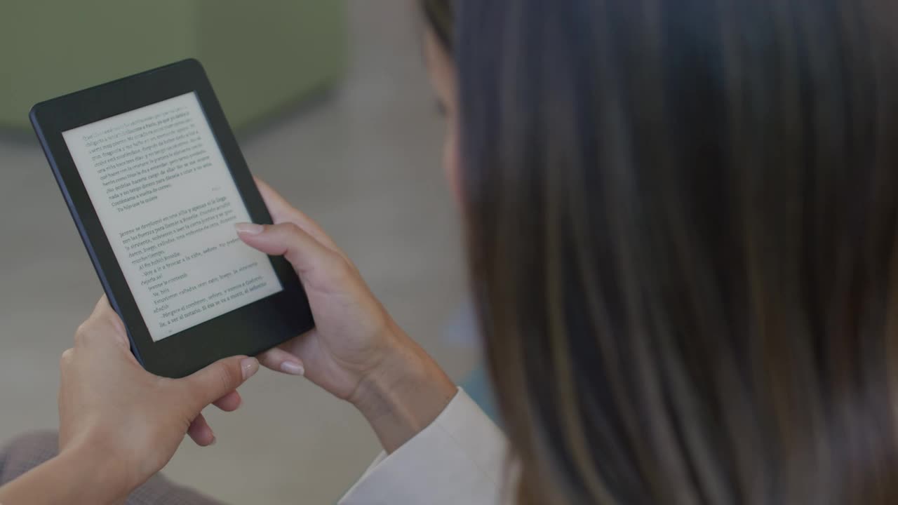 Free Stock Video Woman Reading In An E Book Live Wallpaper - Free Download