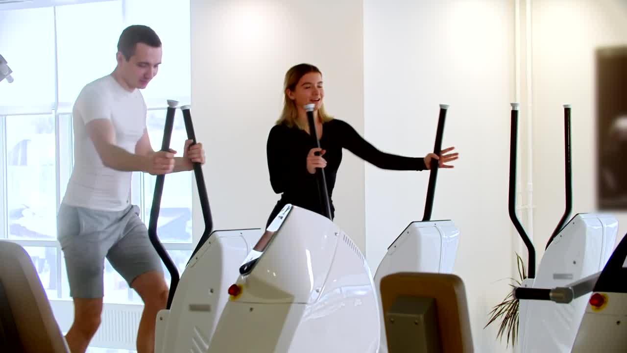 Stock Video Friends Exercising At A Modern Gym Live Wallpaper For PC - Free Download