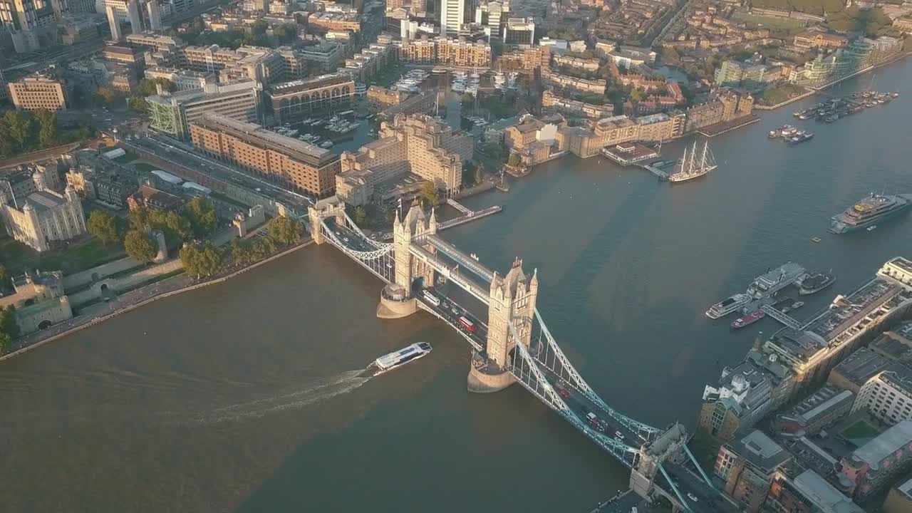 Stock Video High View Of Tower Bridge In London England Animated Wallpaper - Free Download
