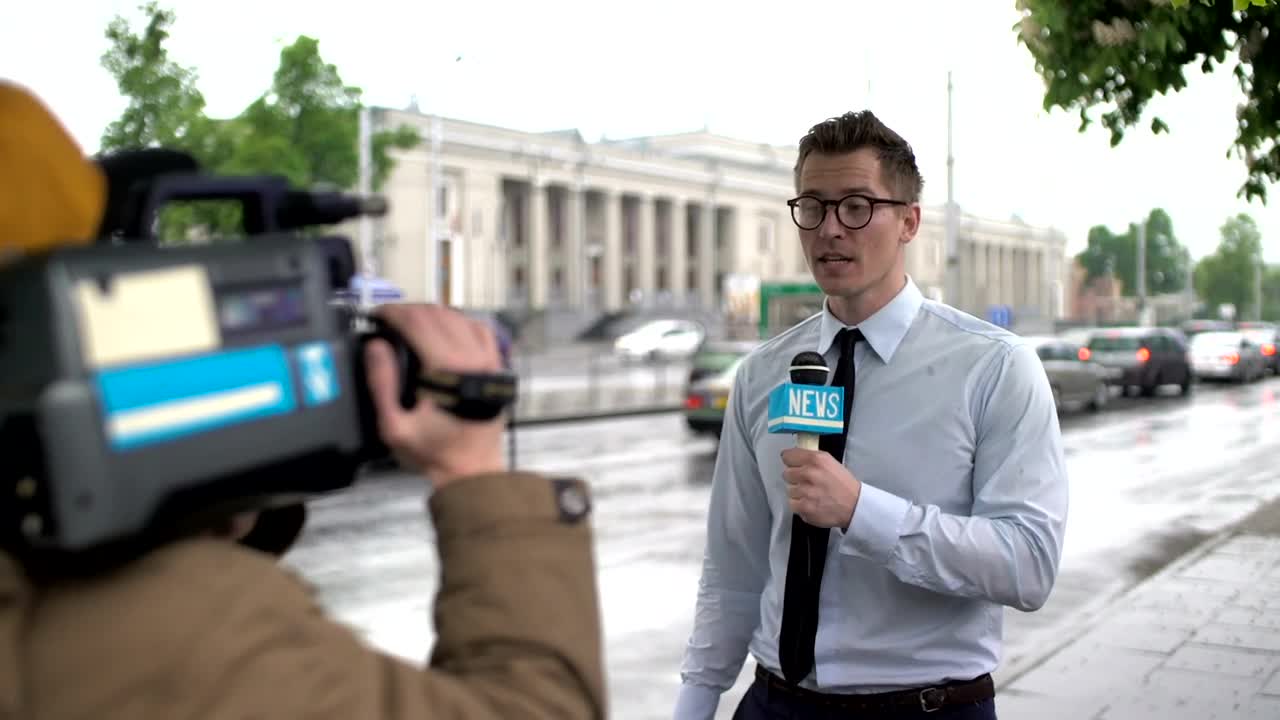Stock Video News Reporter Live On The Street Live Wallpaper - Free Download