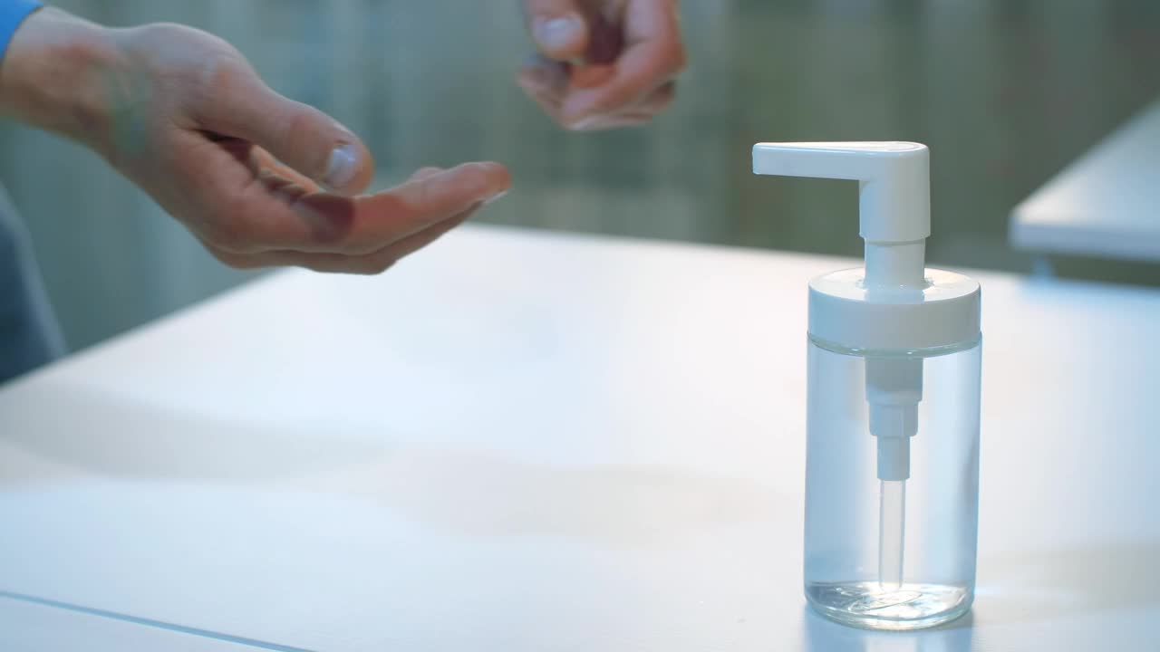 Video Stock Person Sanitizing His Hands With Gel Live Wallpaper Free - Free Download