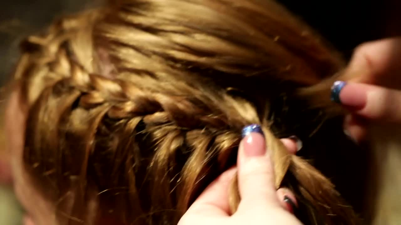 Stock Video Creating Hair Braids Live Wallpaper For PC - Free Download
