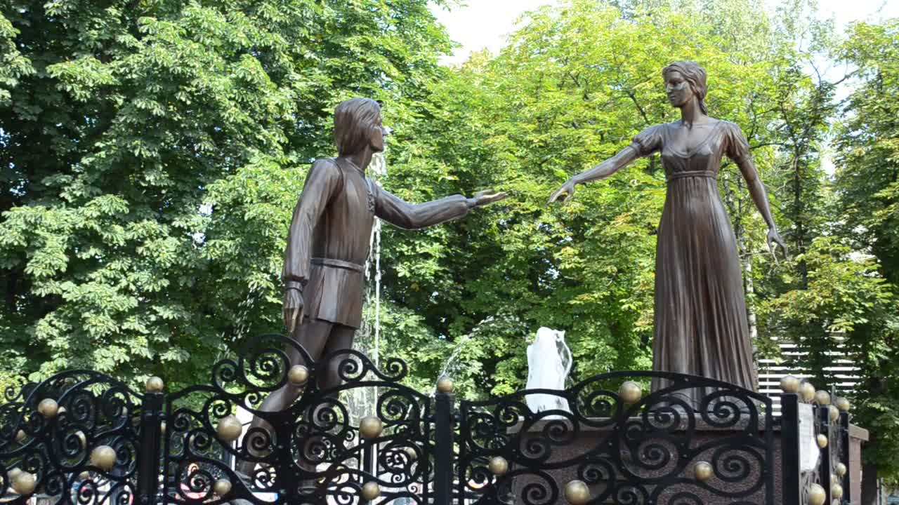 Free Video Stock Statues Reaching For Each Other Live Wallpaper - Free Download