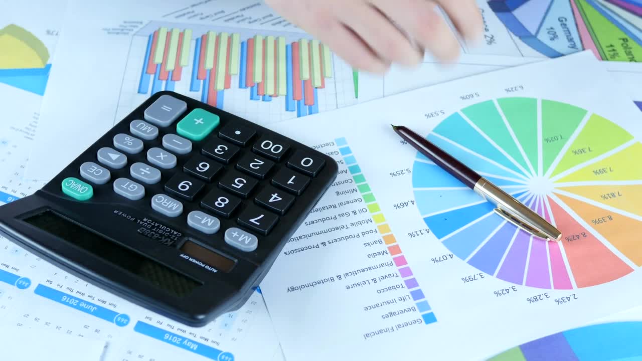 Free Stock Video Reviewing Graphs With A Calculator Live Wallpaper - Free Download