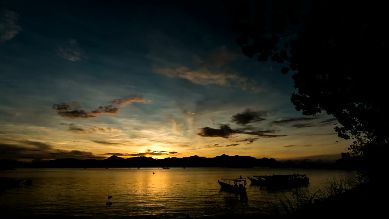 Free Video Stock Small Boats Anchored At The Edge Of A Lake Live Wallpaper - Free Download