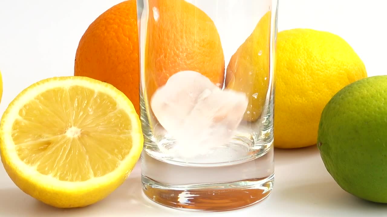 Video Stock Pouring Lemonade Into A Glass With Ice Live Wallpaper Free - Free Download