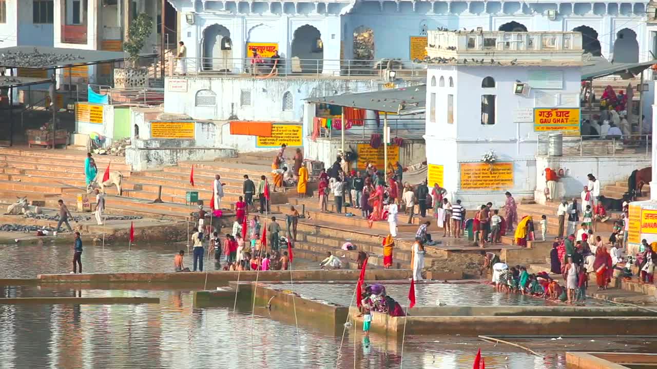 Stock Video Crowd By The River In Pushkar Lake Live Wallpaper For PC - Free Download
