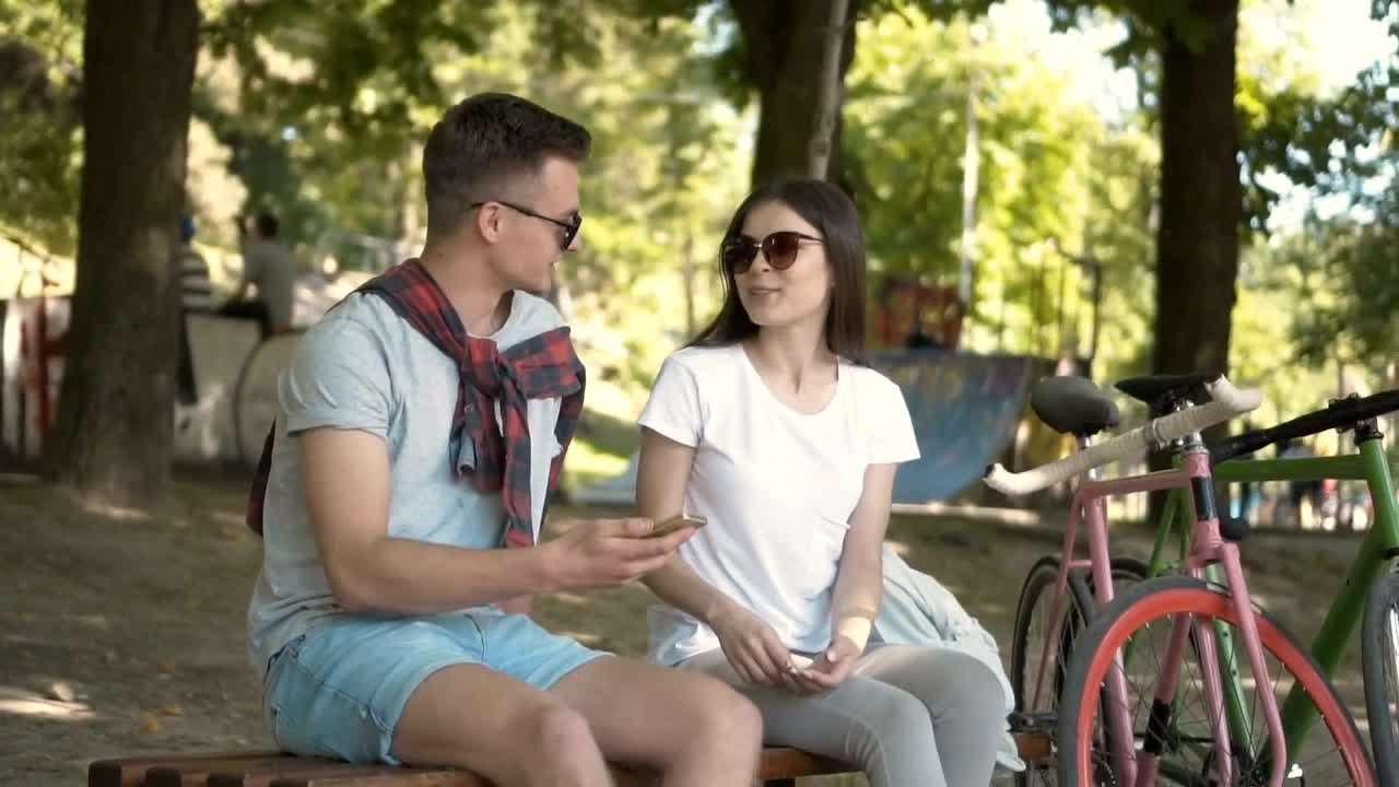 Stock Video Couple Taking A Selfie For Social Media At The Park Live Wallpaper For PC - Free Download