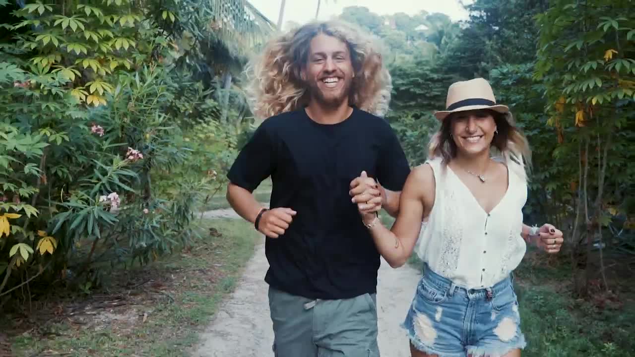 Free Stock Video Wanderlusts Running Together Through A Jungle Live Wallpaper - Free Download