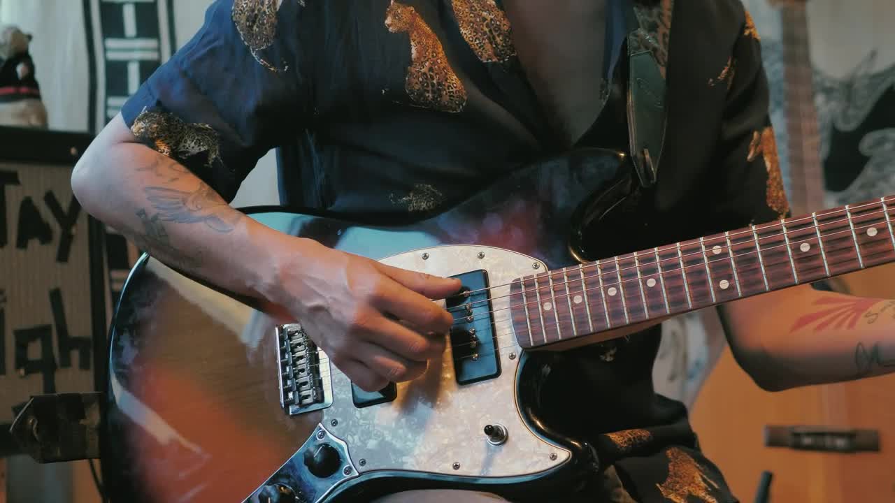 Free Video Stock tattooed man playing an electric guitar Live Wallpaper - Free Download