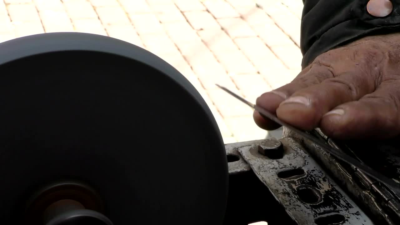 Free Stock Video Sharpening A Knife Live Wallpaper - Free Download