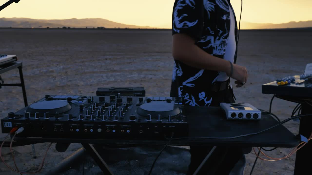 Stock Video Dj Mixing Music In The Middle Of A Big Desert Live Wallpaper For PC - Free Download