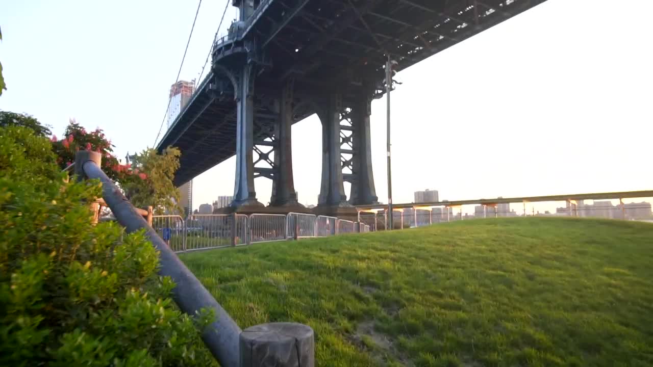 Stock Video Low View Of The Brooklyn Bridge Animated Wallpaper - Free Download
