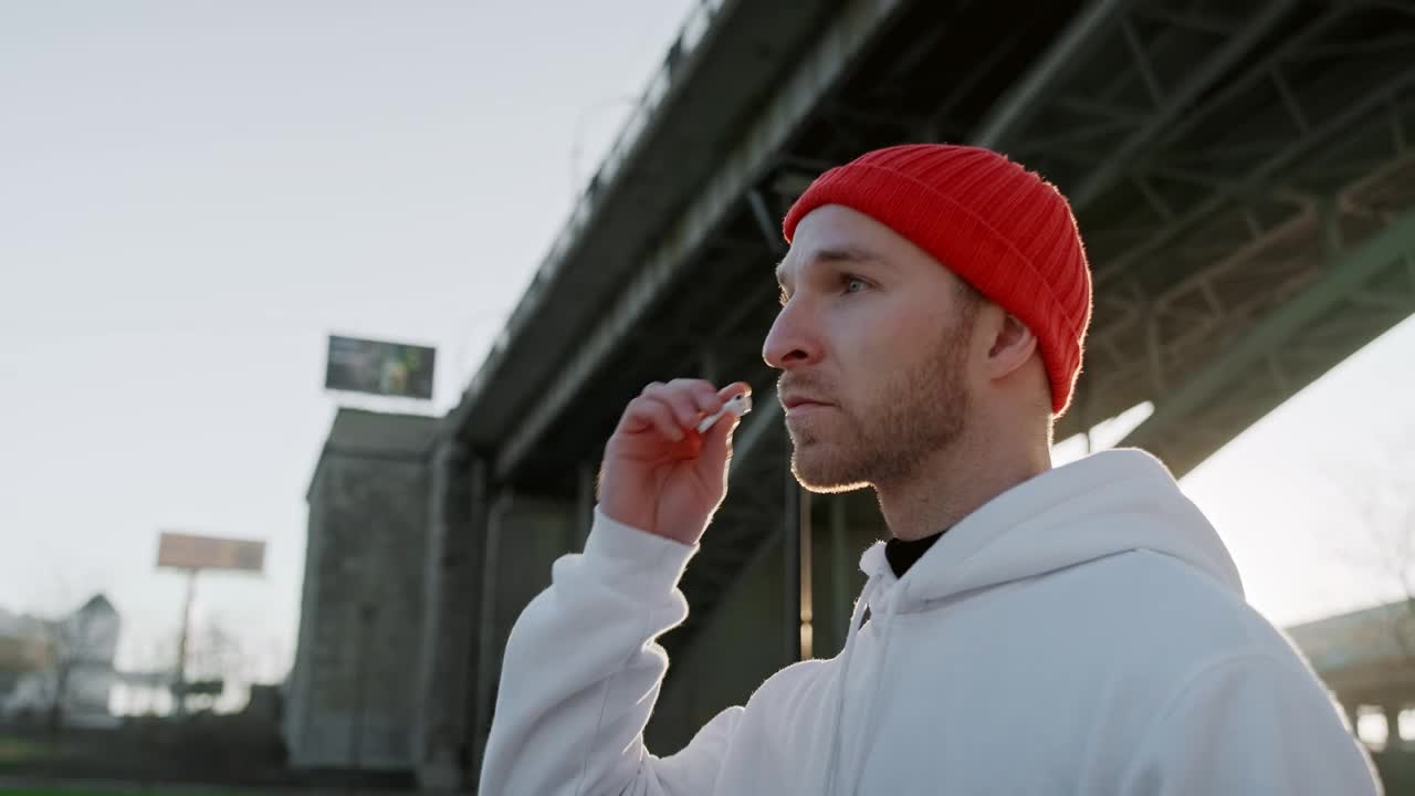 Free Stock Video Runner Preparing To Workout Through The City Live Wallpaper - Free Download