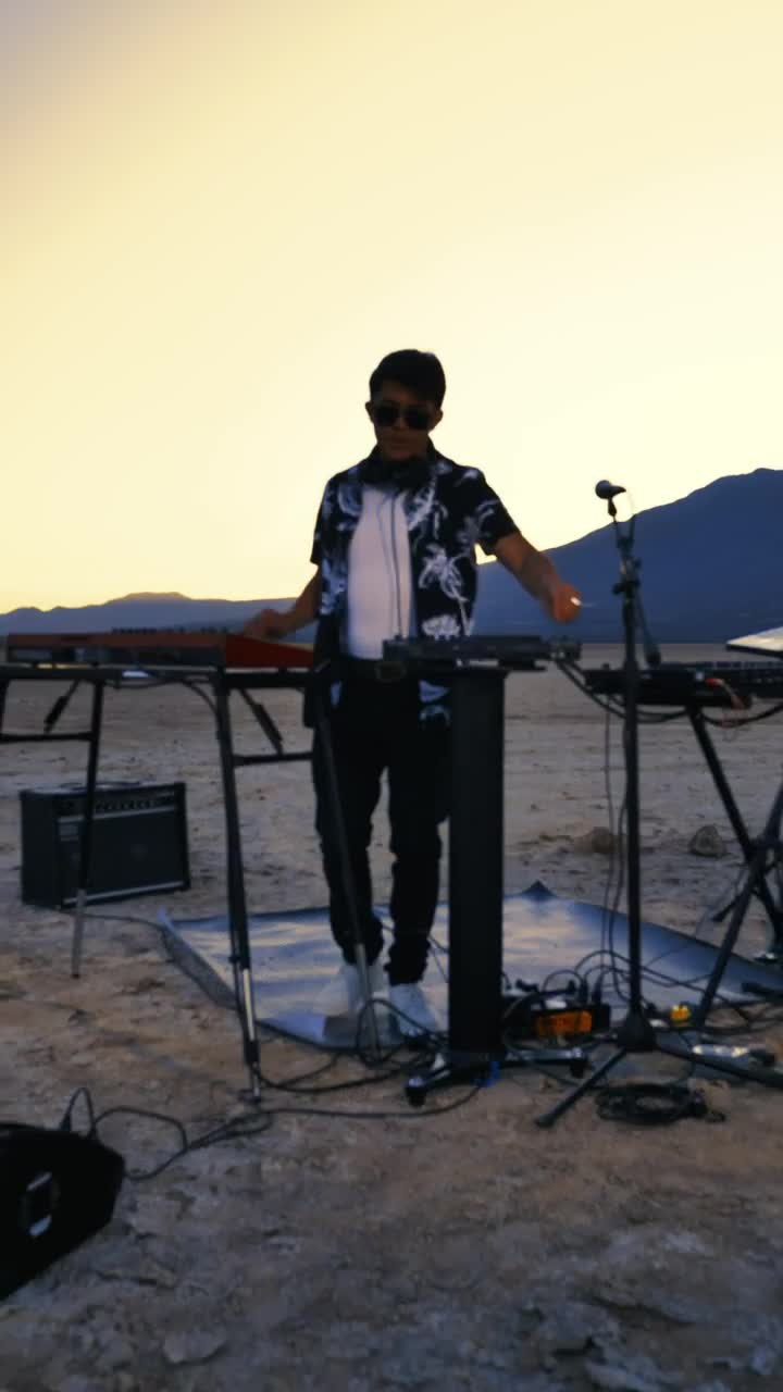 Stock Video Dj Giving A Concert In A Lonely Desert Live Wallpaper For PC - Free Download