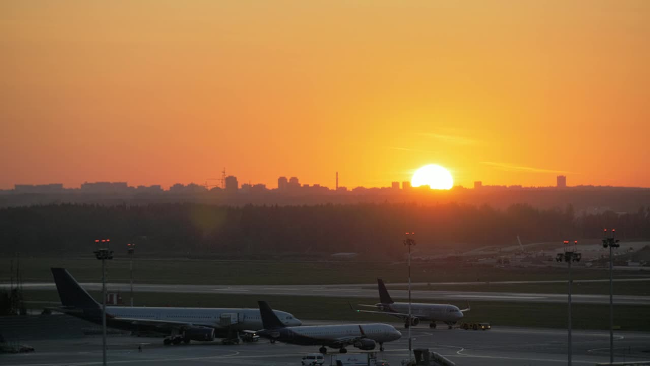 Stock Video Golden Skyline And Airport Live Wallpaper For PC - Free Download