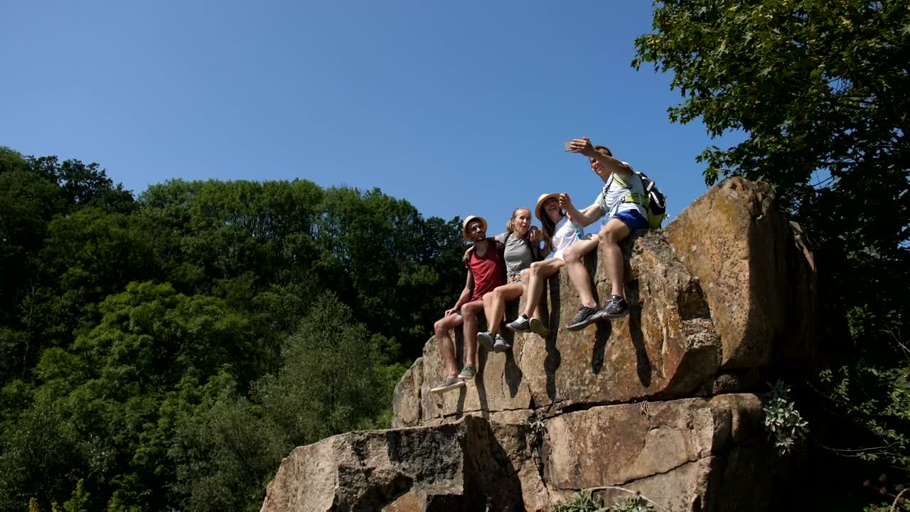 Stock Video Hikers Posing For A Photo Animated Wallpaper - Free Download