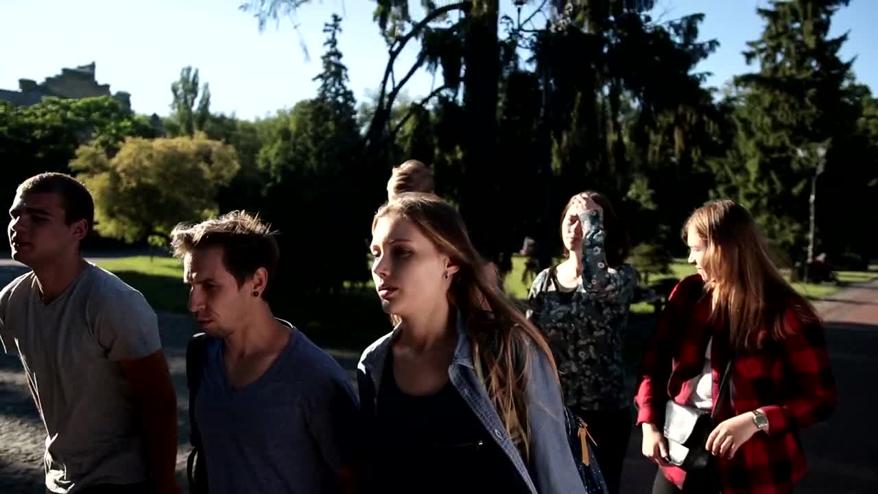 Free Video Stock Students Walking Outside College Live Wallpaper - Free Download