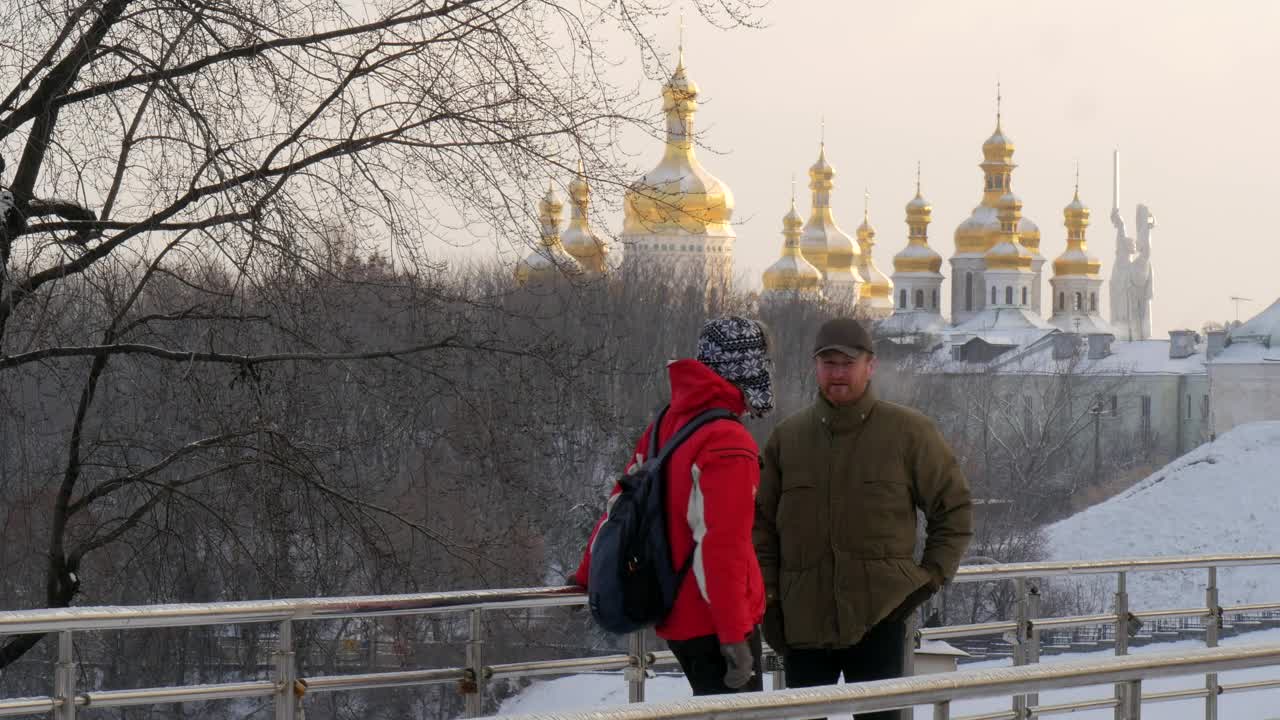 Free Stock Video Two Friends Having A Conversation On The Bridge Live Wallpaper - Free Download