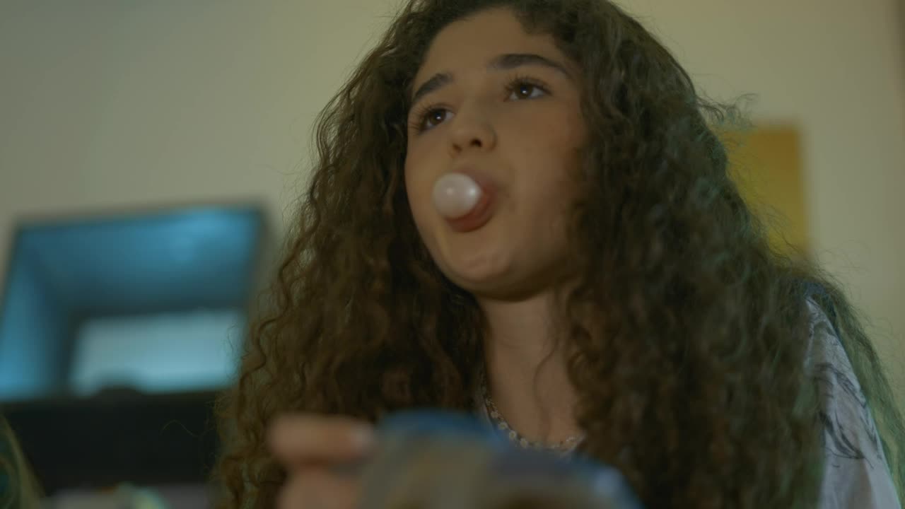 Free Stock Video Woman Chewing Gum While Gaming Live Wallpaper - Free Download